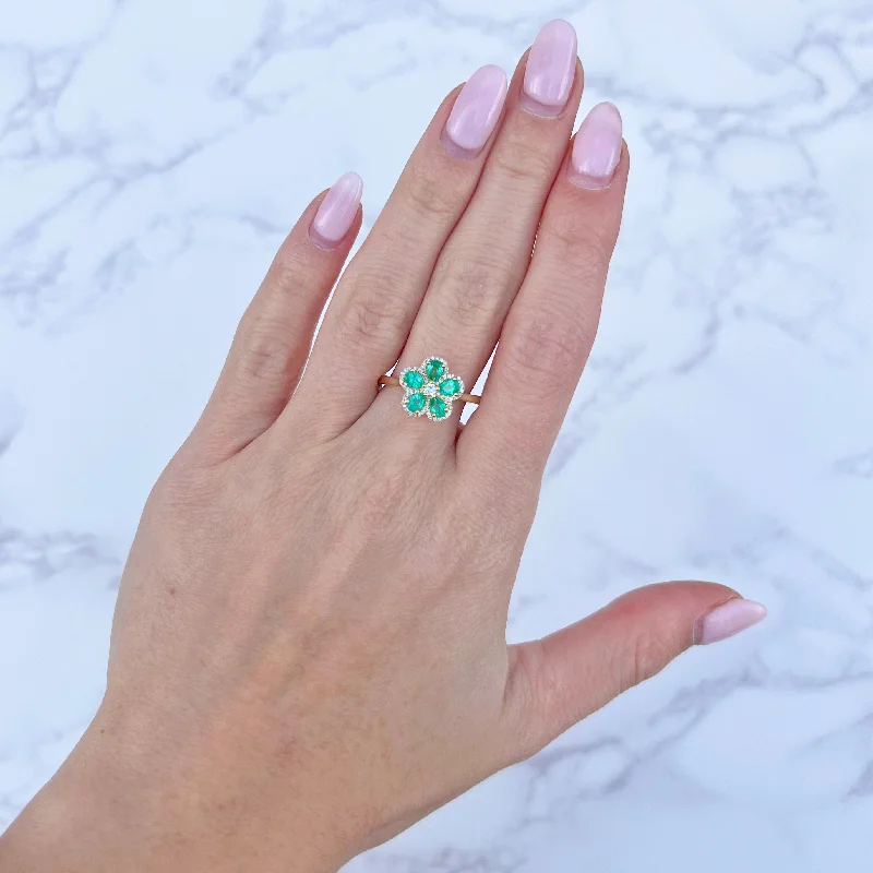 14K GOLD DIAMOND EMERALD DARA FLOWER RING